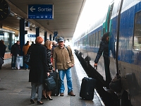 boarding_the_TGV_train_300dpi_120x79mm_D.tif